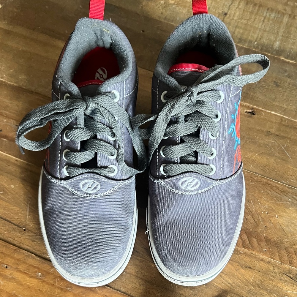 Kids heelys size youth 3